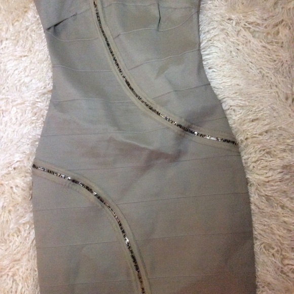 Dress - Picture 3 of 3